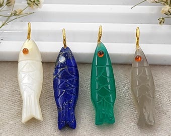 Hänge med snidad ädelstensfisk/Handgjord fiskberlock/Havsmarin halsbandberlock/Djurberlock för smyckestillverkning/Säljs styckvis