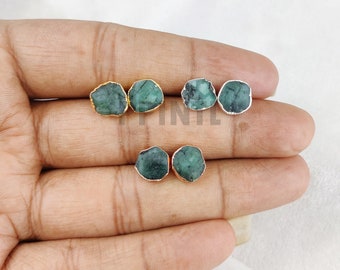 Brincos de esmeralda, brincos de pedra de nascimento de maio, brincos de esmeralda bruta, brincos de esmeralda bruta, brincos de cristal verde, brincos de pedra bruta