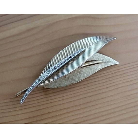 Broche Vintage Signée BOUCHER - Argentée Et Strass - Occasion Bon état - Bijou Ancien