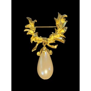 Karl Lagerfeld Dangling Faux Pearl Gold Tone Vintage Brooch 1980&#39;s