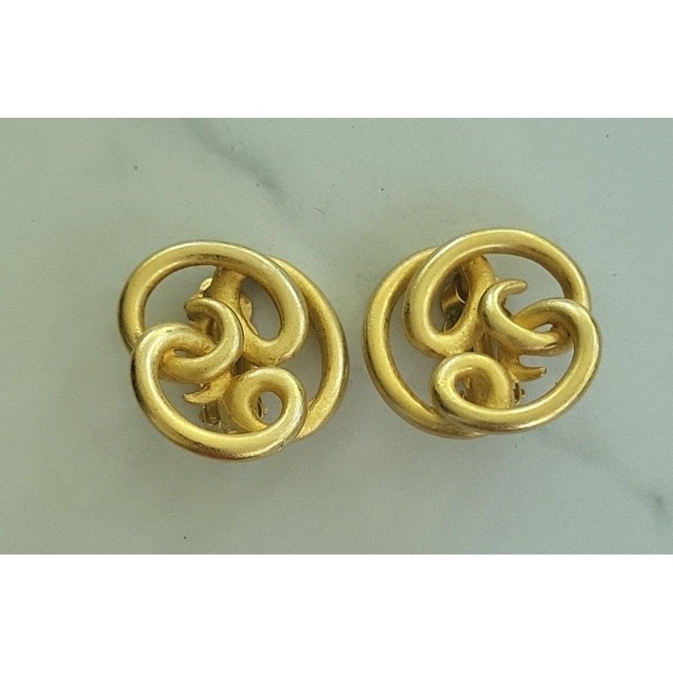 【VINTAGE HOLLYWOOD】Knotted Ring Earrings〜ピアス★ITZY着用 Vintage Gold tone Givenchy Paris New York Knot Clip On