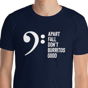 Puede incluir: Una camiseta azul marino con una clave de fa blanca y el texto "Apart Fall Don't Burritos Good".
