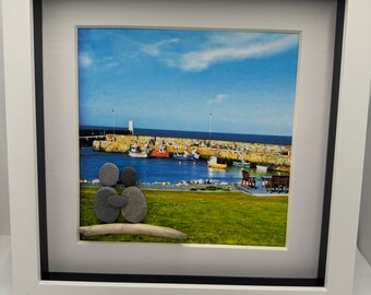 pebble art harbour, pebble art beach couple, pebble art couple, boat watching, rosehearty harbour,