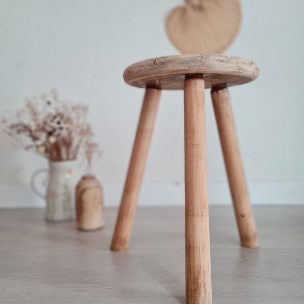 Tabouret brutaliste tripode en bois - Ancien tabouret en bois brut - Boho - Old french stool - Factory Vintage