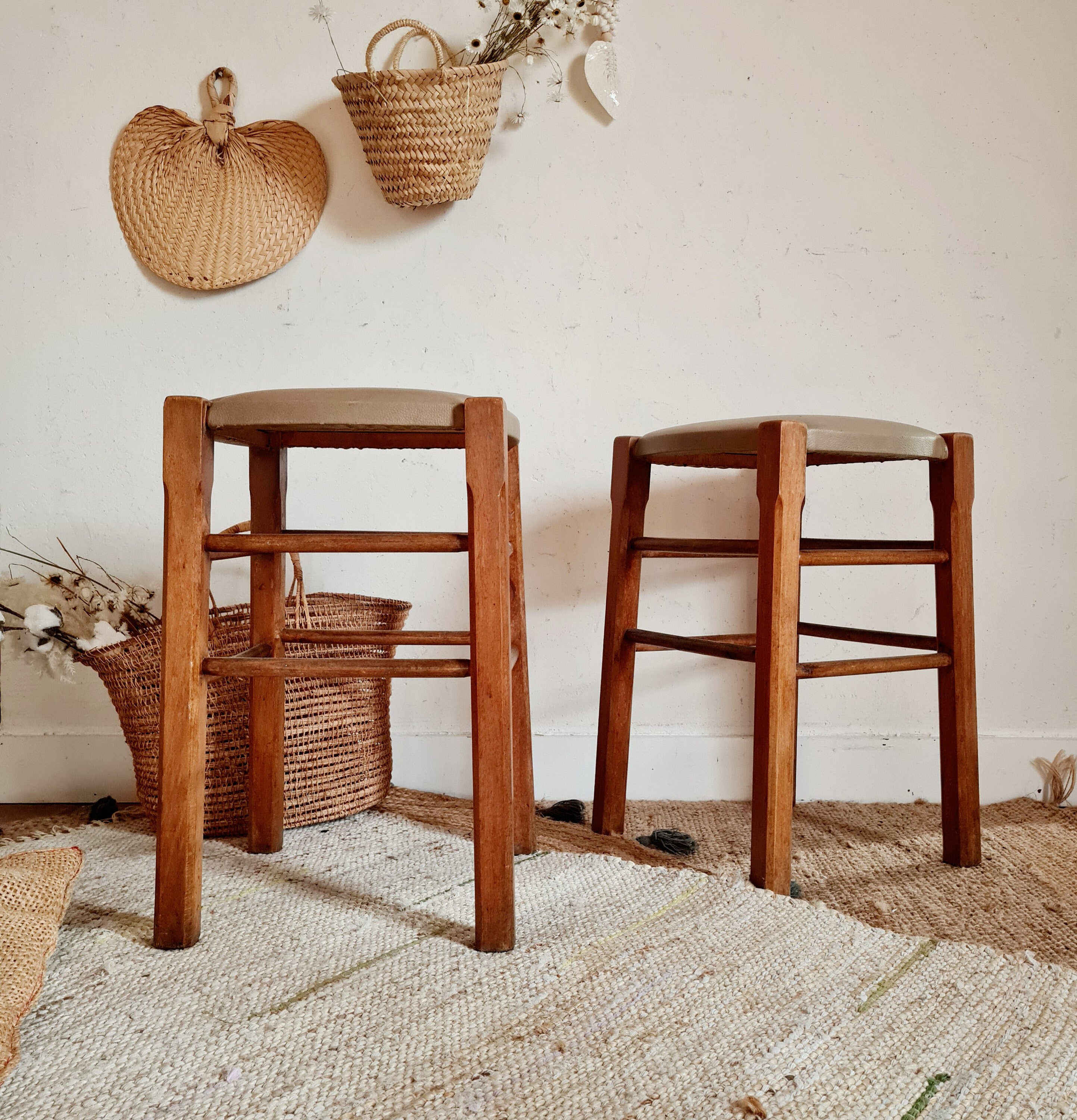 Duo De Tabourets Anciens