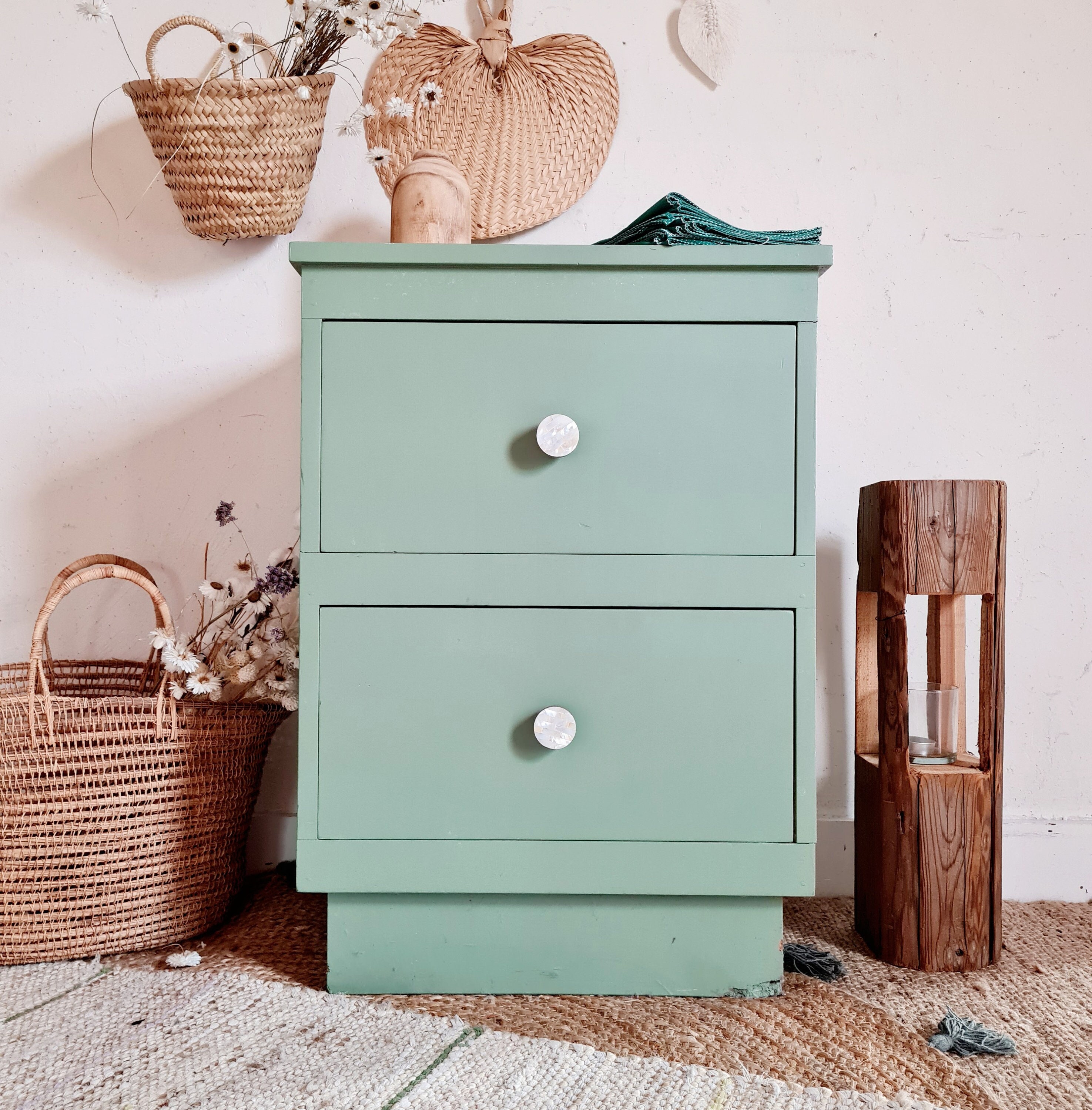 Commode Deux Tiroirs en Bois Coloris Vert - Chiffonnier Ancien à Factory Vintage