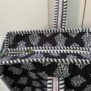 Beach Tote: Quilted Cotton Bag, Handmade in Jaipur, Black Travel Bag, Eco Friendly immagine 2