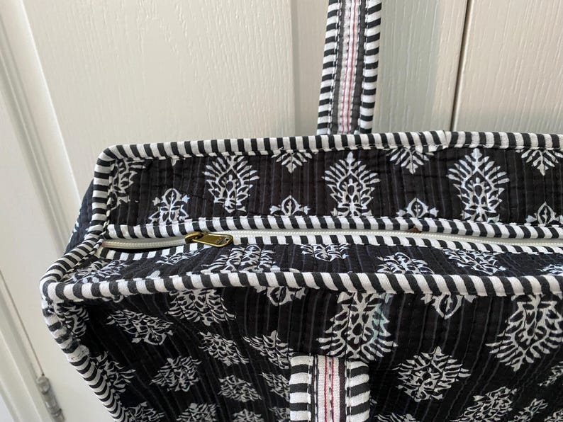 Beach Tote: Quilted Cotton Bag, Handmade in Jaipur, Black Travel Bag, Eco Friendly immagine 2