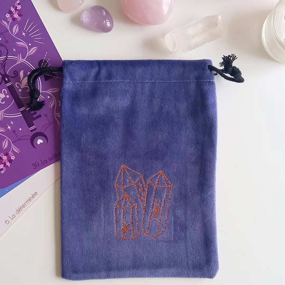 Sac à Oracle ou Tarot en Velours Bleu Nuit Illustration Cristaux Lithothérapie