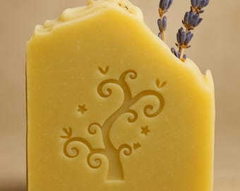 Cold-process Provence soap with dried flowers and lavender essential oil, with a customizable label.