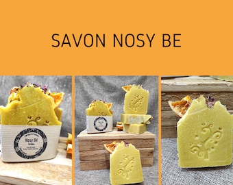 Savon Nosy Bé saponifié à froid avec des fleurs séchées senteur agrumes, ylang ylang et mangue, étiquettes personnalisables