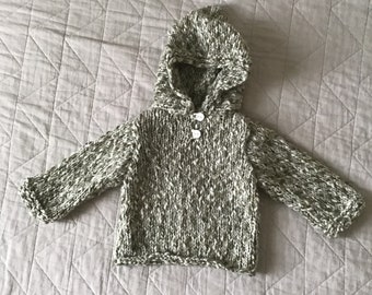 Pull capuche gilet veste maison bébé 6 mois tricoté main « Chiné » vert mousse/écru