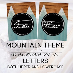 以下が含まれることがあります： 水彩画の背景を持つ、山をテーマにした印刷可能なアルファベットチャート。チャートには、筆記体で書かれた大文字と小文字のアルファベットが掲載されています。アルファベットは、黒い背景と白い線で囲まれた円の中に表示されています。チャートには、「Mountain Theme Letters」と「Both Upper and Lowercase」というテキストも含まれています。