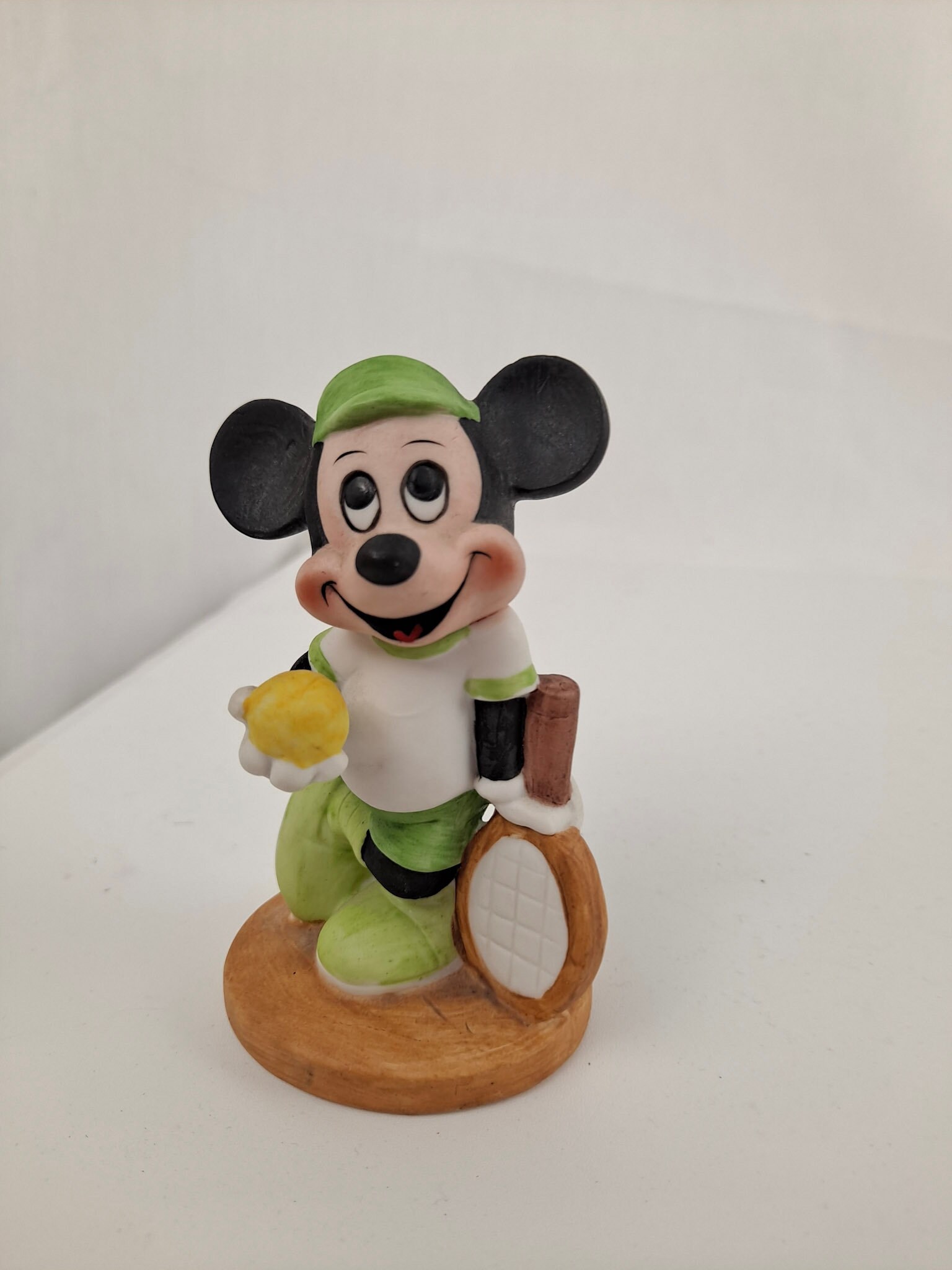 ウォルト・ディズニー・プロダクションのミッキーマウスまたは
