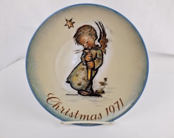 Hummel Heavenly Angel Christmas Collector Plate from 1971 Hummel Angel Holding Candle 7 1/2 inches