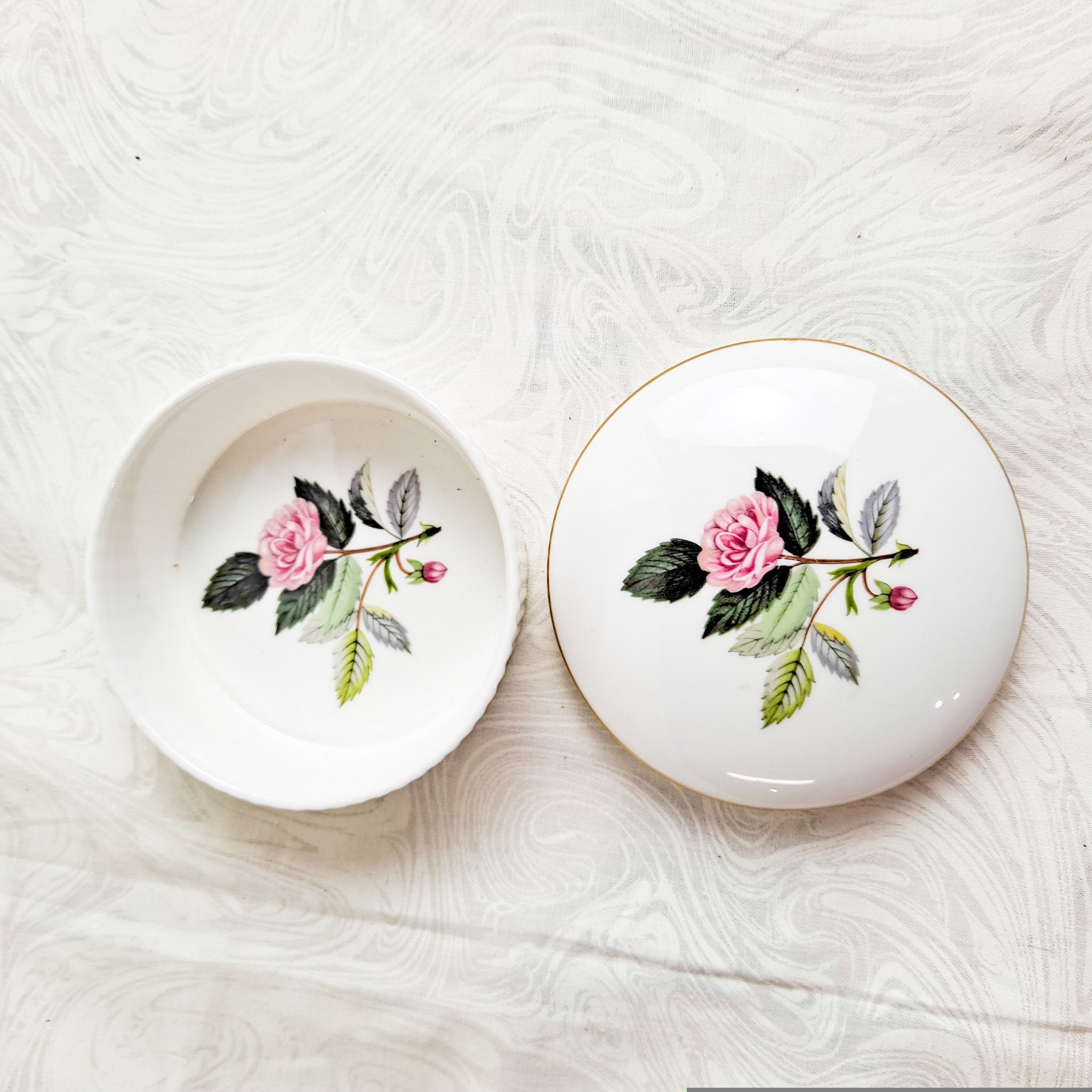 HATHAWAY ROSE 〜〜 Pierścień na serwetki - Wedgwood Hathaway Rose — Regina