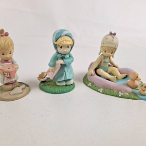 Miniature 1989 Precious Moments Figurine dalla Collezione Compleanno Marzo Maggio Agosto