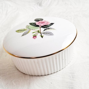 Wedgwood Hathaway Rose Porcelain Trinket or Jewelry Box, vintage Round White Porcelain Wedgwood Trinket Box