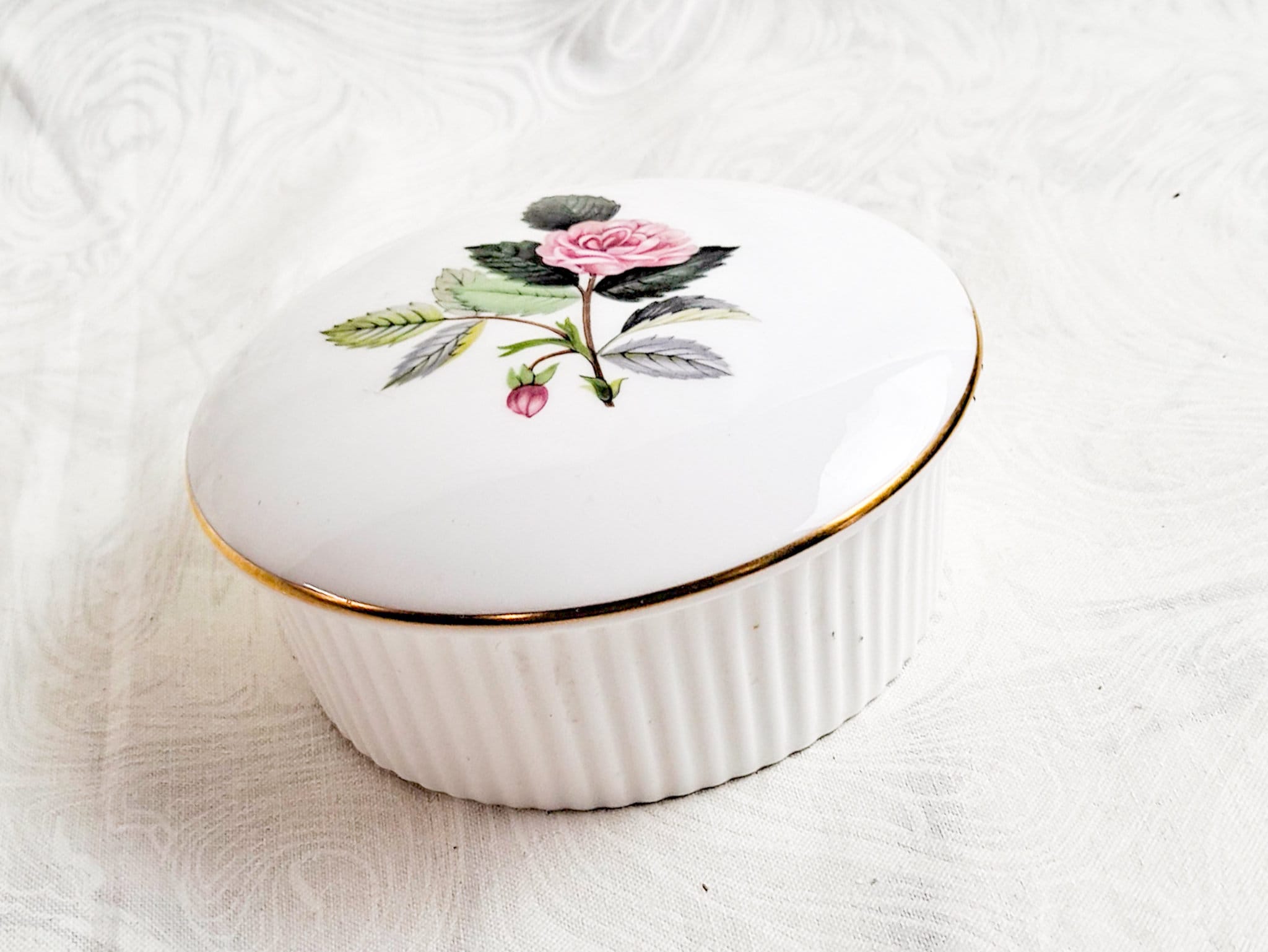 Wedgwood Hathaway Rose Porcelain Trinket or Jewelry Box, Vintage 