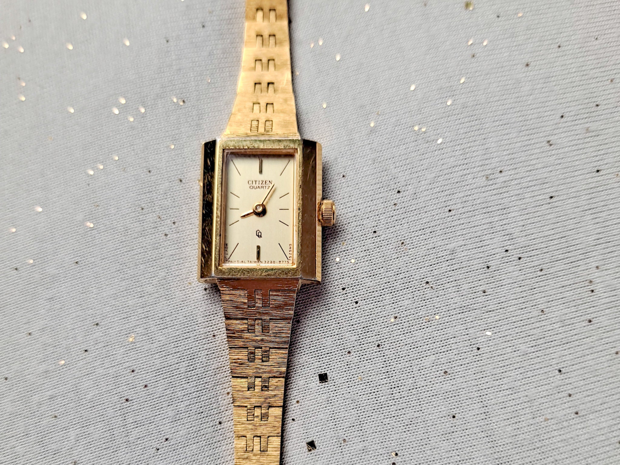 Reloj citizen dorado cuadrado precio sale