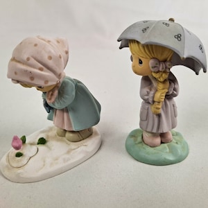 Miniatura 1989 Precious Moments Figurine dalla Collezione Compleanno Febbraio Aprile