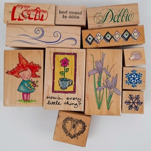 Conjunto de 12 carimbos de borracha para montagem em madeira Debbie, Kevin, flocos de neve, ouriço e muito mais