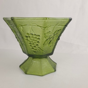 Anchor Hocking Green Glass Grapes Pedestal Octagonal Candy Dish
