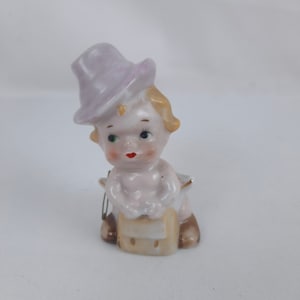 Baby in luiers met luierspelden Beeldje, porselein, Japan