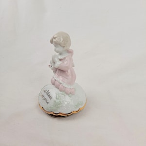 San Francisco Music Box Co Porzellan Kleines Mädchen sagt ihre Schlafenszeit Gebete, spielt Jesus liebt mich, Gott segne alle Bild 4