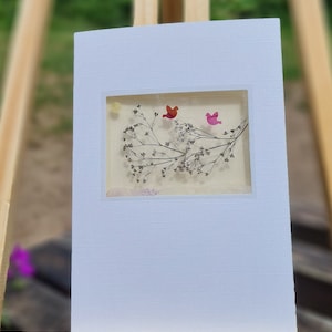 Cartão de flores prensadas de pássaros, cartão de aniversário, cartão de felicitações, cartão de flores secas, presente para amantes de plantas, cartão floral, cartão exclusivo