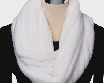 Vienna Natural or Pink Infinity Scarf Kit from Shannon Fabrics