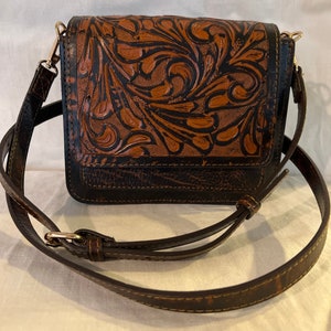 Purse made in Mexico by artisans who work leather goods in the state of Jalisco, 100% handcrafted.