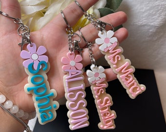 Llaveros con nombre personalizados, etiquetas con nombre para mochilas, llaveros de acrílico, etiquetas para bolsas de pañales, etiquetas con nombre para niños y etiquetas para mochilas.