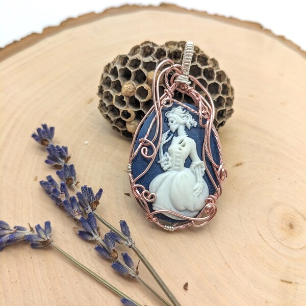 Pendentif Cameo Eleanor Resin Skeleton en or rose