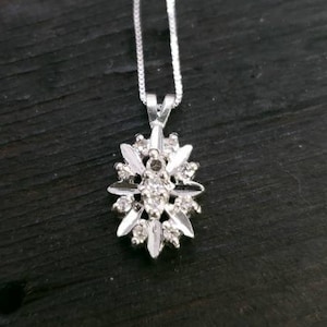 Vintage 14K White Gold Diamond Flower Star Burst Pendant Necklace