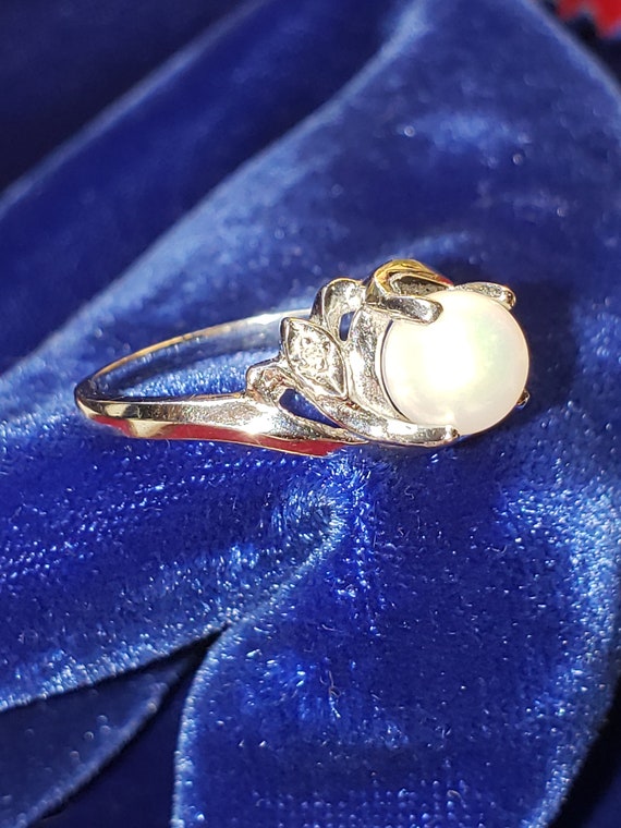 Vintage 10K Diamond And Pearl Ring - image 6