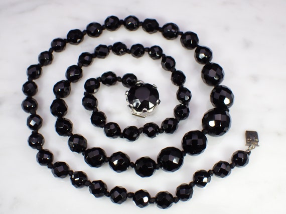 Mesmerizing Vintage 1950's Jet Black Glass Bead G… - image 3