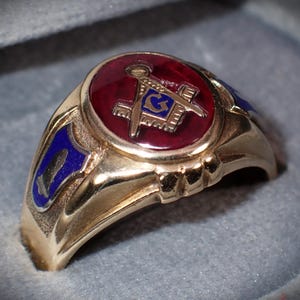 Vintage 10K Yellow Gold Ruby Signet Style Low Profile Masonic Mens