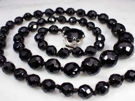 Mesmerizing Vintage 1950's Jet Black Glass Bead G… - image 5