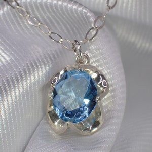Vintage Sterling Silver Blue Glass Buttercup Pendant Necklace