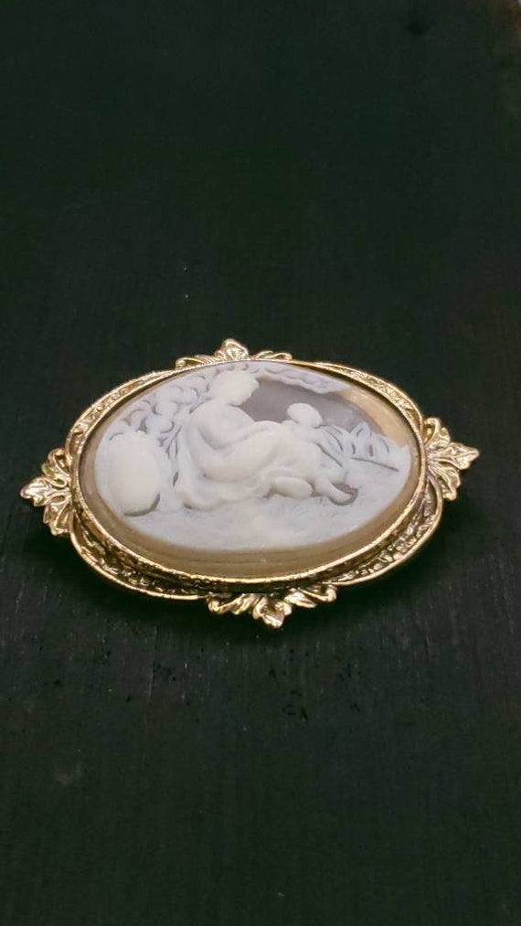 Vintage Glass Carved Cameo Scene Brooch - image 2