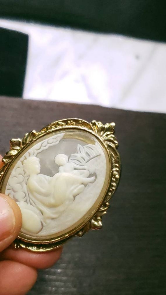 Vintage Glass Carved Cameo Scene Brooch - image 3