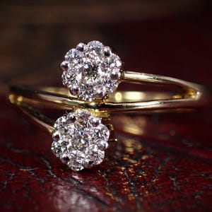 Anillo vintage de oro amarillo de 18 quilates con doble racimo floral y diamantes