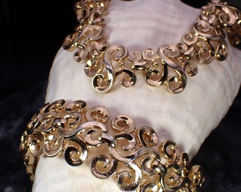 Designer Demi-Parure Crown Trifari Vintage Gold Tone Swirl Link Necklace & Bracelet