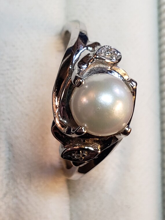 Vintage 10K Diamond And Pearl Ring - image 2