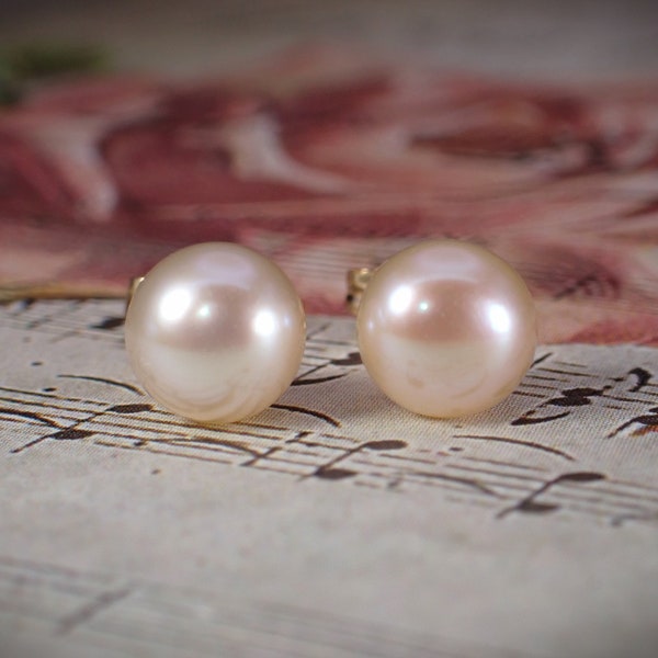 Petite perle de culture de champagne Simple vintage Boucles d'oreilles en or jaune 14 carats