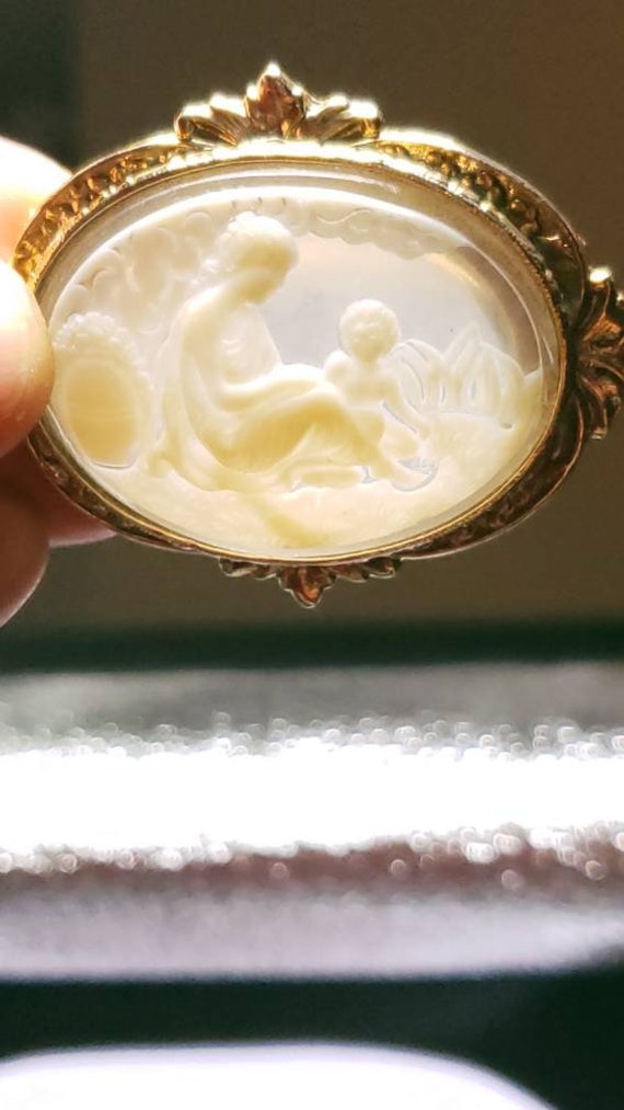 Vintage Glass Carved Cameo Scene Brooch - image 9