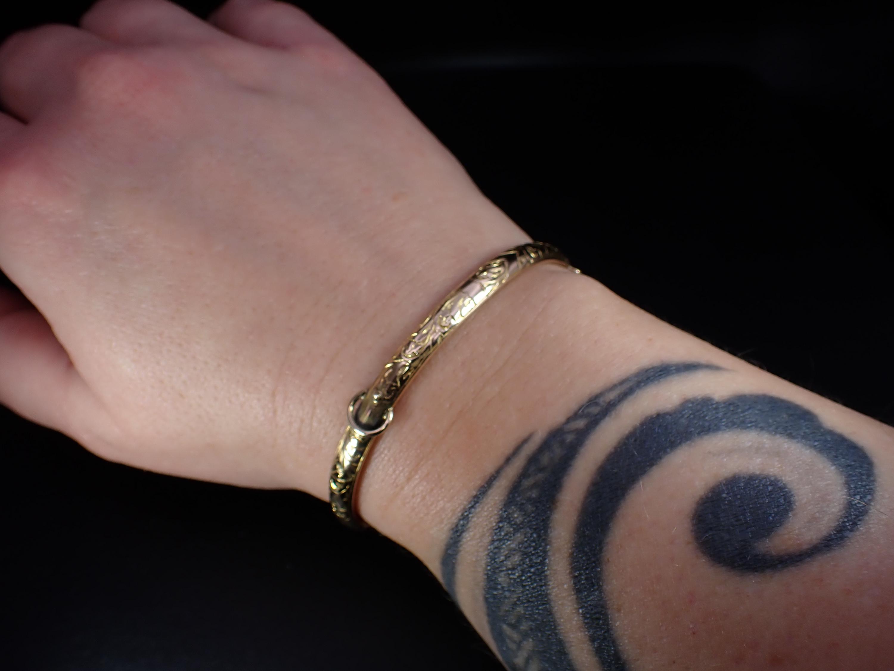 9K Yellow Gold Antique Victorian Etched Floral Hinged Bangle