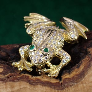 Vintage 18K Yellow Gold Diamond & Emerald Frog Critter Brooch Pin Estate Piece