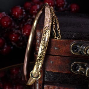 9K Yellow Gold Antique Victorian Etched Floral Hinged Bangle Wedding Bracelet